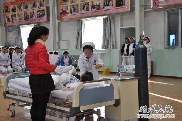總醫院護理部舉辦“待病人如親人”示范表演活動