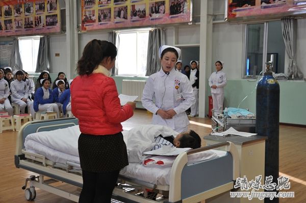 總醫院護理部舉辦“待病人如親人”示范表演活動