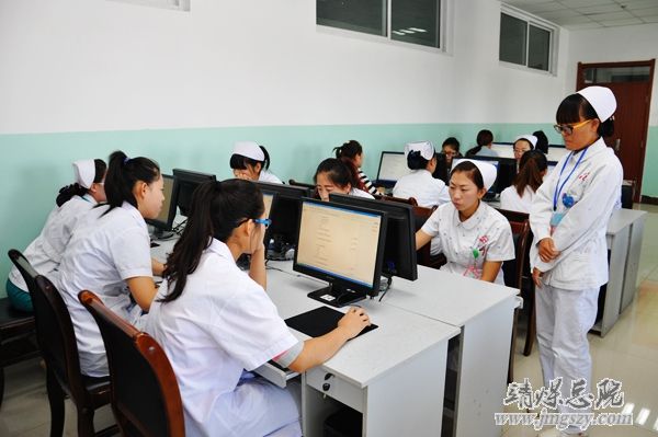夯實(shí)理論基礎(chǔ)    提高基本技能-------總醫(yī)院全體護(hù)理人員參加分層晉級(jí)理論考試